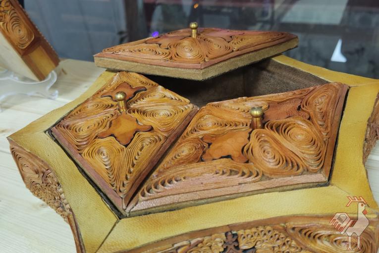 فروش صنایع دستی چرم طبیعی