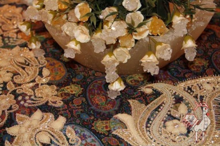 سفارش سرویس عروس،رومیزی ،تابلویی،روتختی باترمه ابریشم .سرمه دوزی وساده