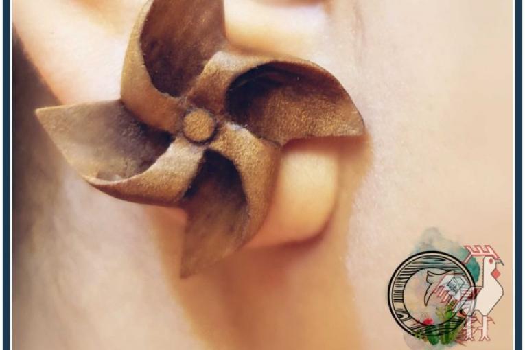 گوشواره چوبی